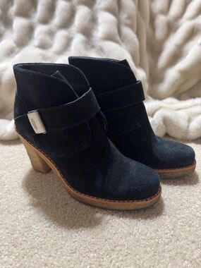 UGG Black Suede Ankle Heeled Boots with Wood-Tone Heel